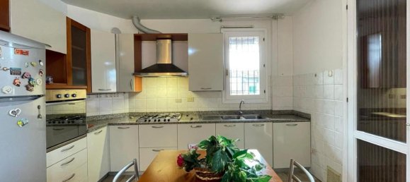 3 rooms Apartment in Empoli, Italy No. 64289 19