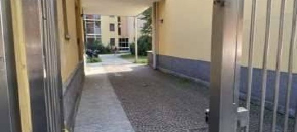 2 bedrooms Apartment in Milan, Italy No. 288094 3