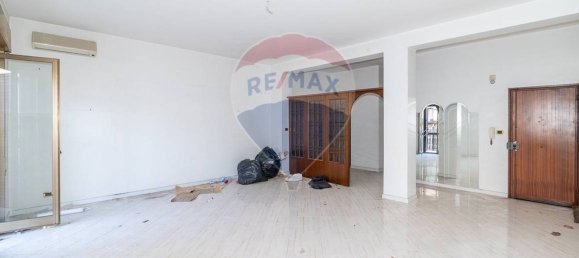 Apartamento T2 em Aci Catena, Italy N.º 168455 2