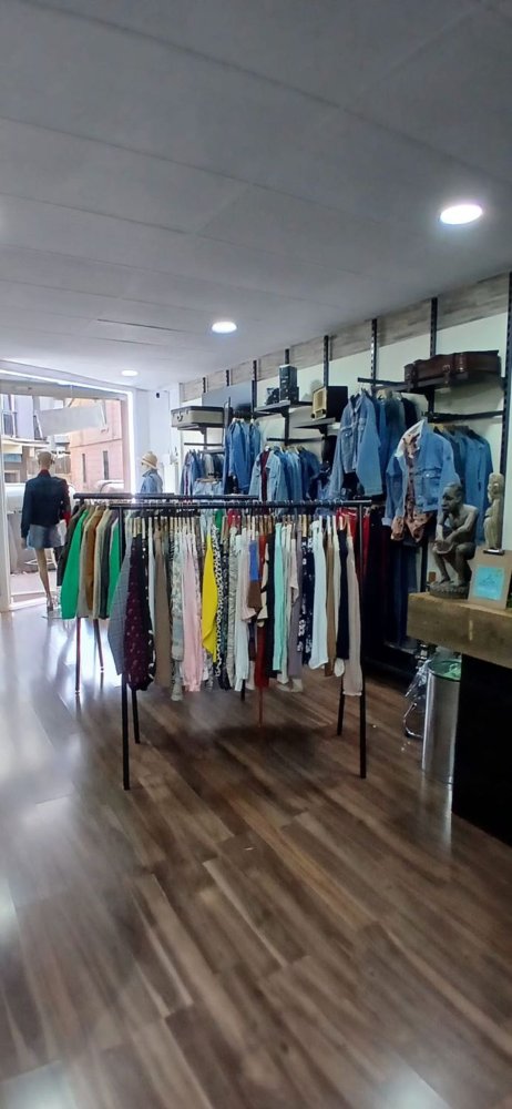 120m² Commercial property in L'Hospitalet de Llobregat, Spain No. 281260