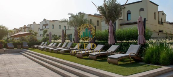 Villa T3 em Mirdif, UAE N.º 8246 3