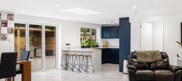 5 bedrooms Bungalow in Horley, United Kingdom No. 998 4