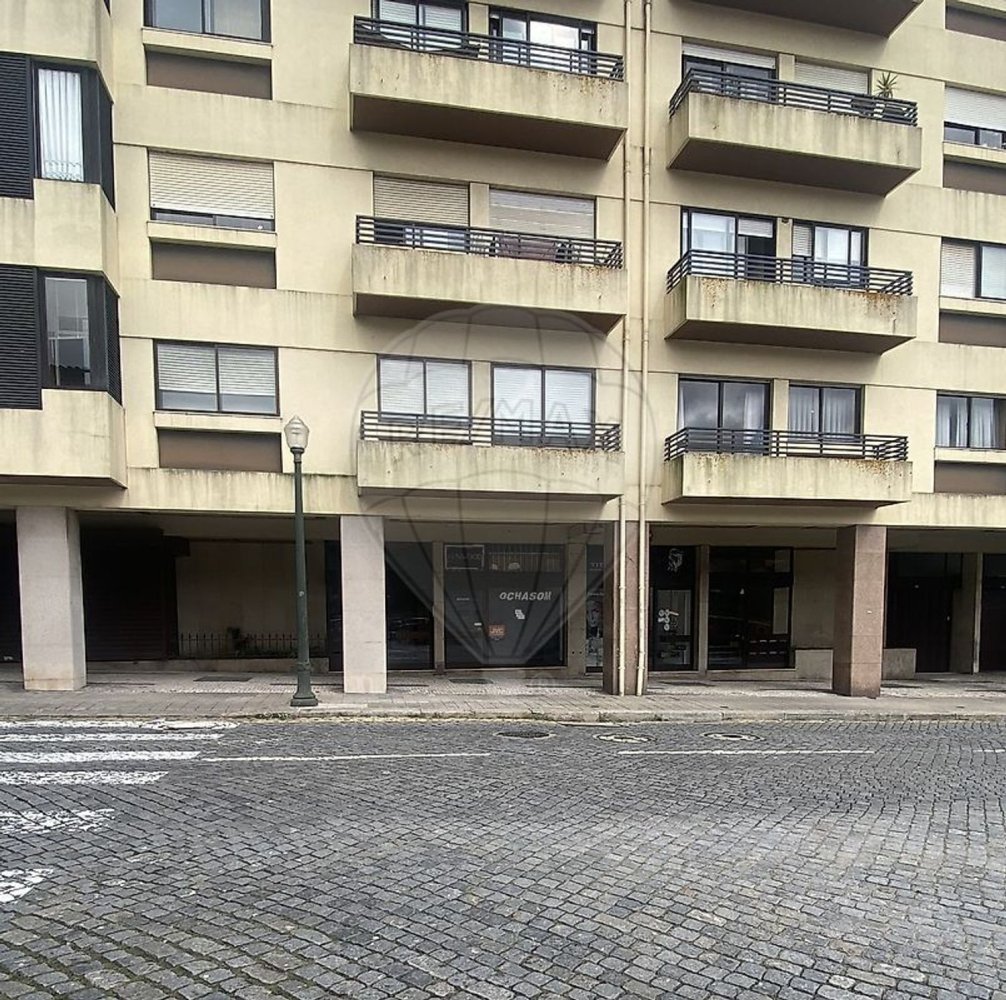 68m² Commercial property in Porto, Portugal No. 64912