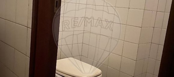 68m² Commercial property in Porto, Portugal No. 64912 11