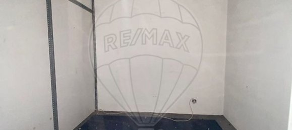 68m² Commercial property in Porto, Portugal No. 64912 9