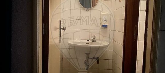 68m² Commercial property in Porto, Portugal No. 64912 10