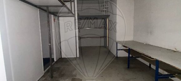 68m² Commercial property in Porto, Portugal No. 64912 7