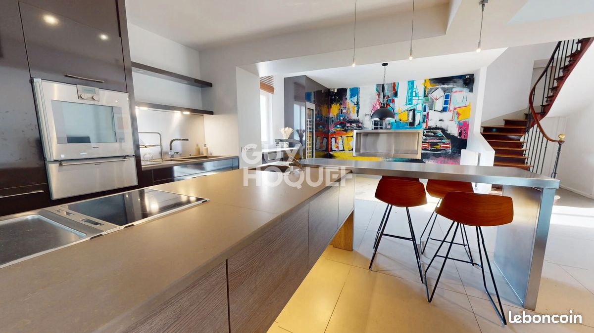 4 bedrooms House in Tours, France No. 218383