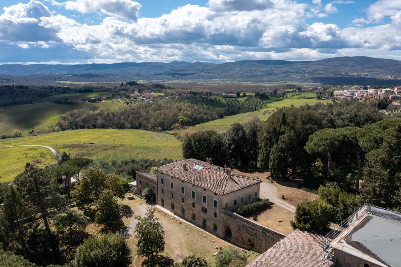 40 bedrooms Villa in Siena, Italy No. 194727