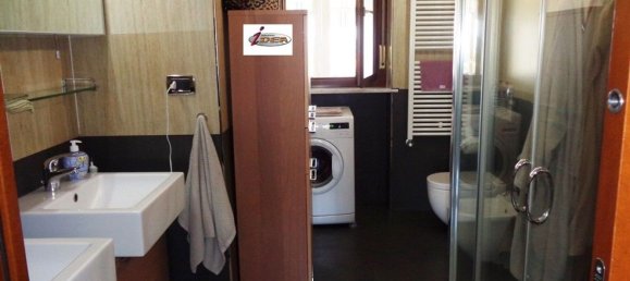 4 bedrooms Apartment in Turin, Italy No. 363172 10