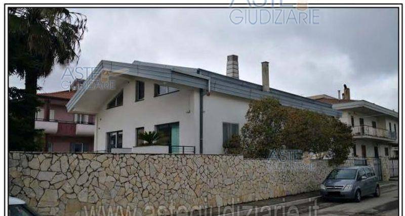 6 bedrooms Villa in Santeramo in Colle, Italy No. 368918