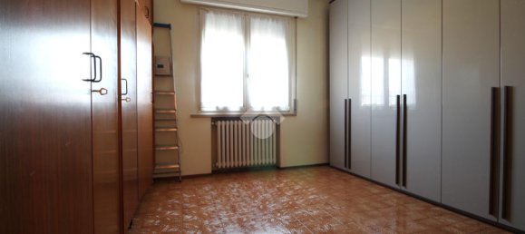 6 rooms Villa in Suzzara, Italy No. 146798 3