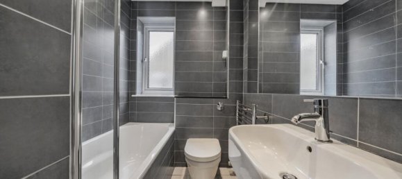 3 bedrooms House in London, United Kingdom No. 13404 25