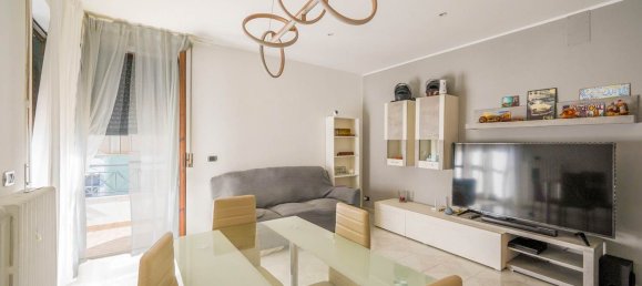 Apartamento de 3 dormitorios en Palo del Colle, Italy No. 342816 2