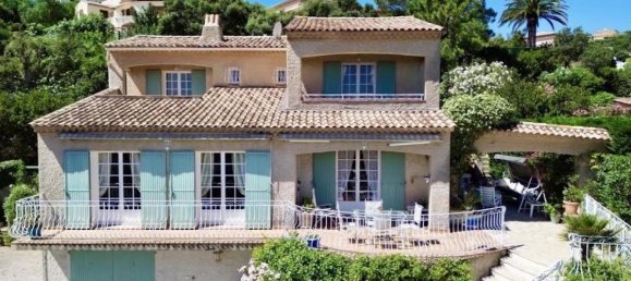 4 bedrooms Villa in Frejus, France No. 195230 2