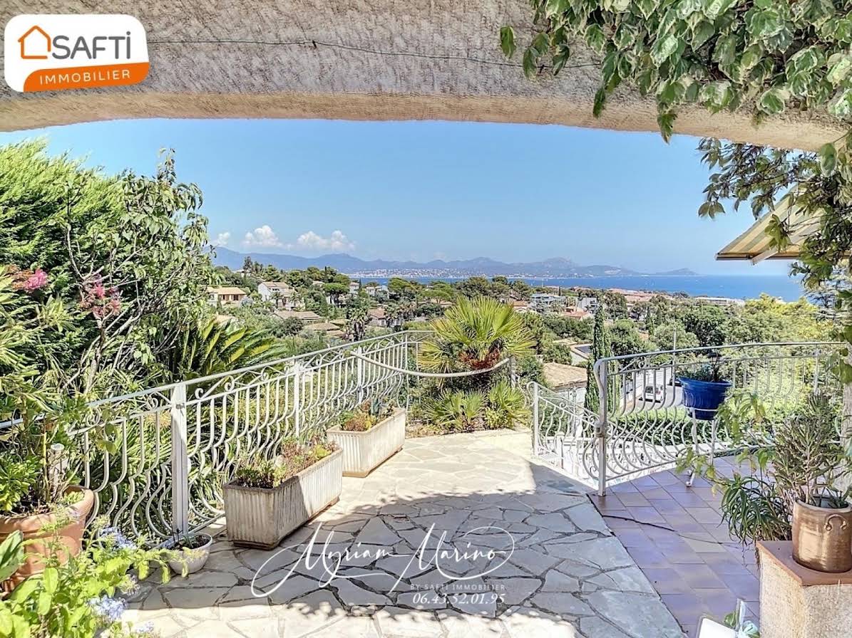 4 bedrooms Villa in Frejus, France No. 195230
