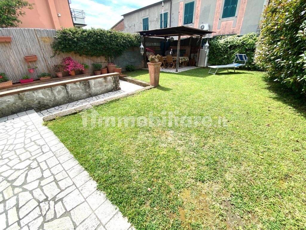 Casa de 5 divisões em Massa, Italy N.º 215051