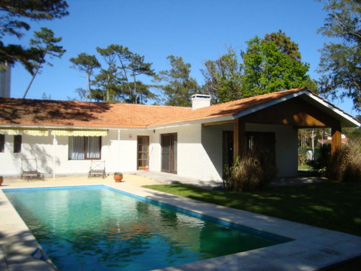 5 bedrooms House in Maldonado, Uruguay No. 8215