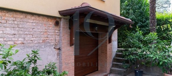12 rooms House in Parma, Italy No. 85132 27