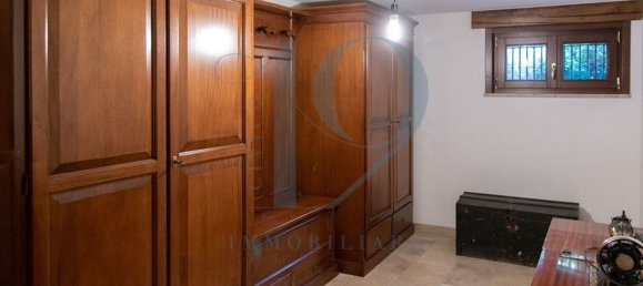 12 rooms House in Parma, Italy No. 85132 8