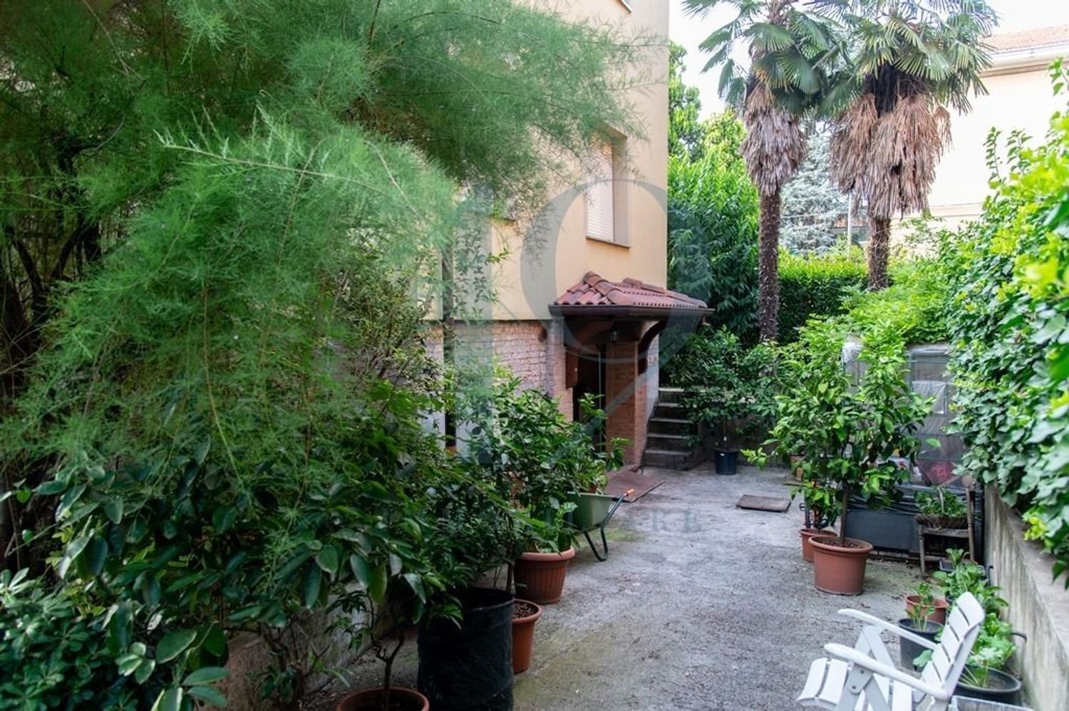 12 rooms House in Parma, Italy No. 85132