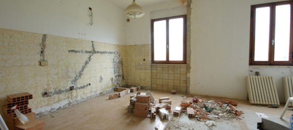 4 rooms Apartment in Sansepolcro, Italy No. 228338 4