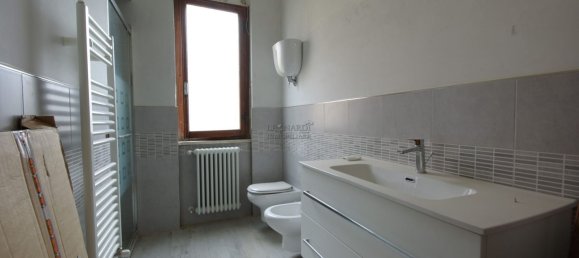 4 rooms Apartment in Sansepolcro, Italy No. 228338 5