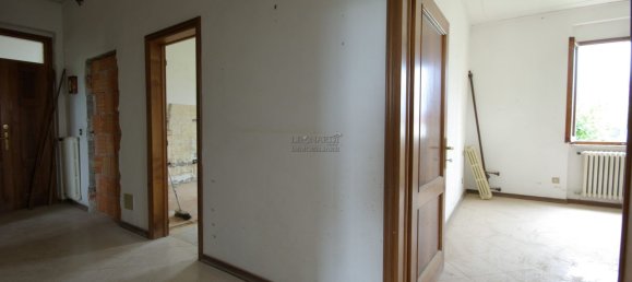 4 rooms Apartment in Sansepolcro, Italy No. 228338 9