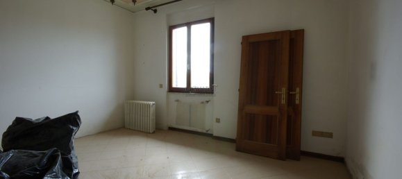 4 rooms Apartment in Sansepolcro, Italy No. 228338 14