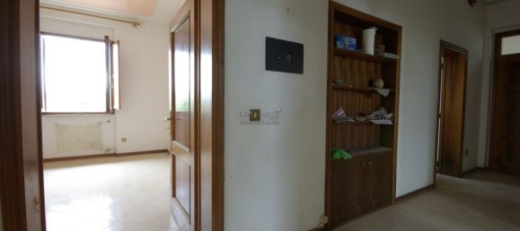 4 rooms Apartment in Sansepolcro, Italy No. 228338 3