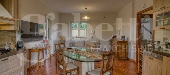 3 Schlafzimmer Villa in Sant'Angelo Romano, Italy, Nr. 71231 5