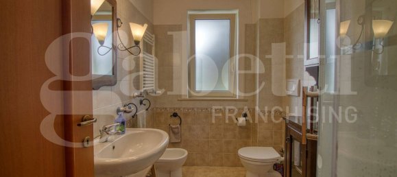 3 Schlafzimmer Villa in Sant'Angelo Romano, Italy, Nr. 71231 8