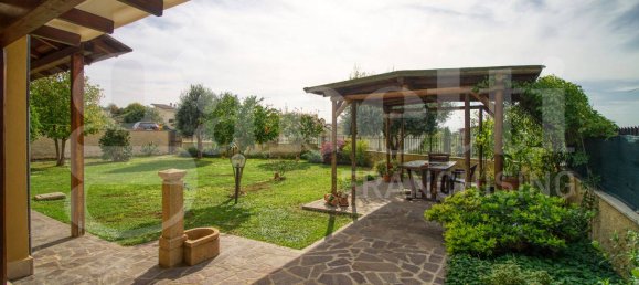 3 Schlafzimmer Villa in Sant'Angelo Romano, Italy, Nr. 71231 24