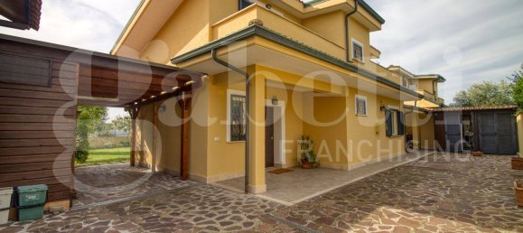 3 Schlafzimmer Villa in Sant'Angelo Romano, Italy, Nr. 71231 32