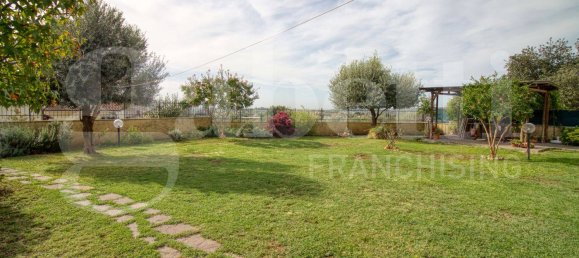 3 Schlafzimmer Villa in Sant'Angelo Romano, Italy, Nr. 71231 30