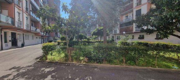 3 rooms Apartment in Rome, Italy No. 40979 2