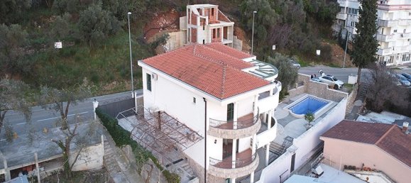4 bedrooms Commercial property in Budva, Montenegro No. 40 2