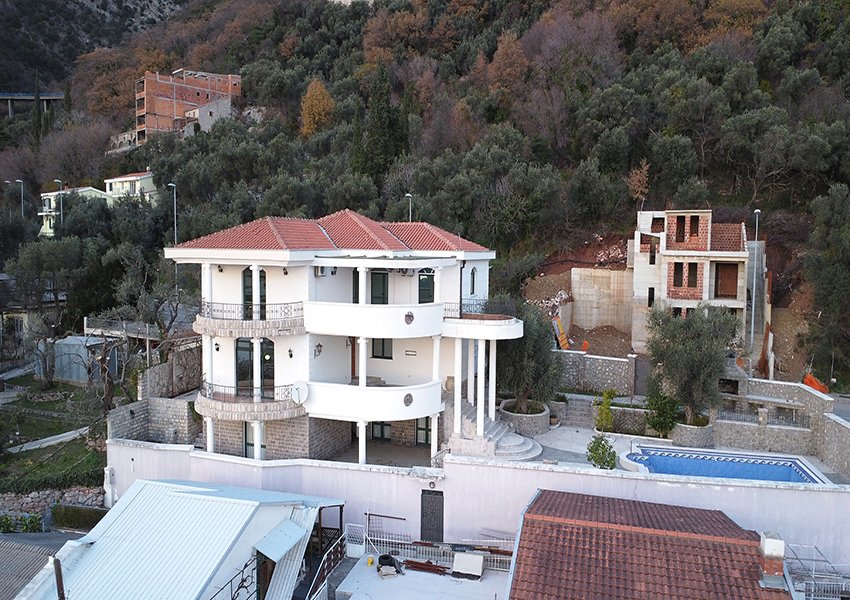4 bedrooms Commercial property in Budva, Montenegro No. 40