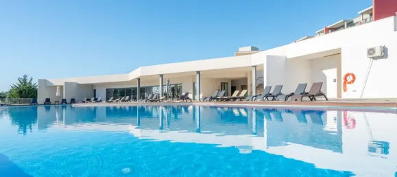 Apartamento de 2 dormitorios en Mexilhoeira Grande, Portugal No. 153716 2