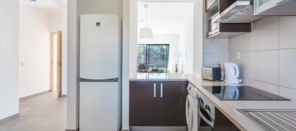 Apartamento de 2 dormitorios en Mexilhoeira Grande, Portugal No. 153716 9