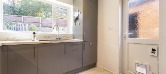 3 bedrooms House in Poole, United Kingdom No. 1054 7