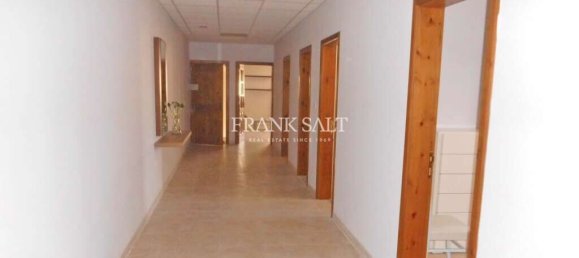 4 bedrooms Apartment in Qormi, Malta No. 11065 10