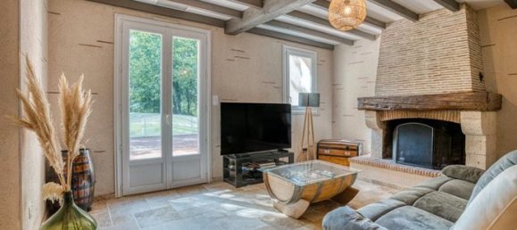 4 bedrooms Villa in Montpouillan, France No. 301799 3