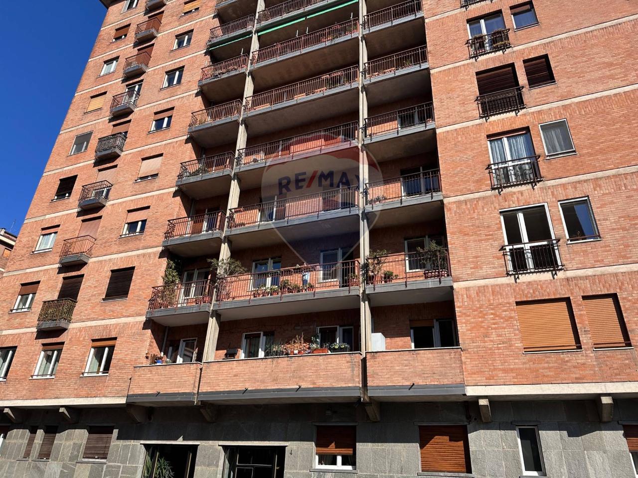 2 rooms Apartment in Turin, Italy No. 40192