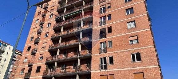 2 rooms Apartment in Turin, Italy No. 40192 2