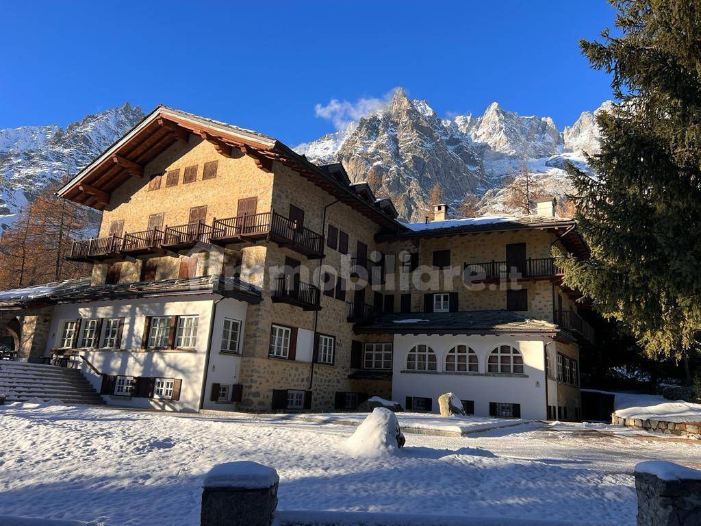 1 bedroom Apartment in Courmayeur, Italy No. 348505