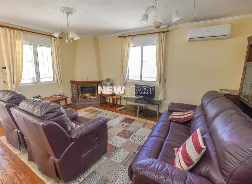 Villa de 4 dormitorios en La Marina, Spain No. 136206