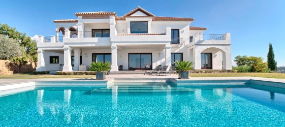 5 bedrooms Villa in Malaga, Spain No. 21075 8