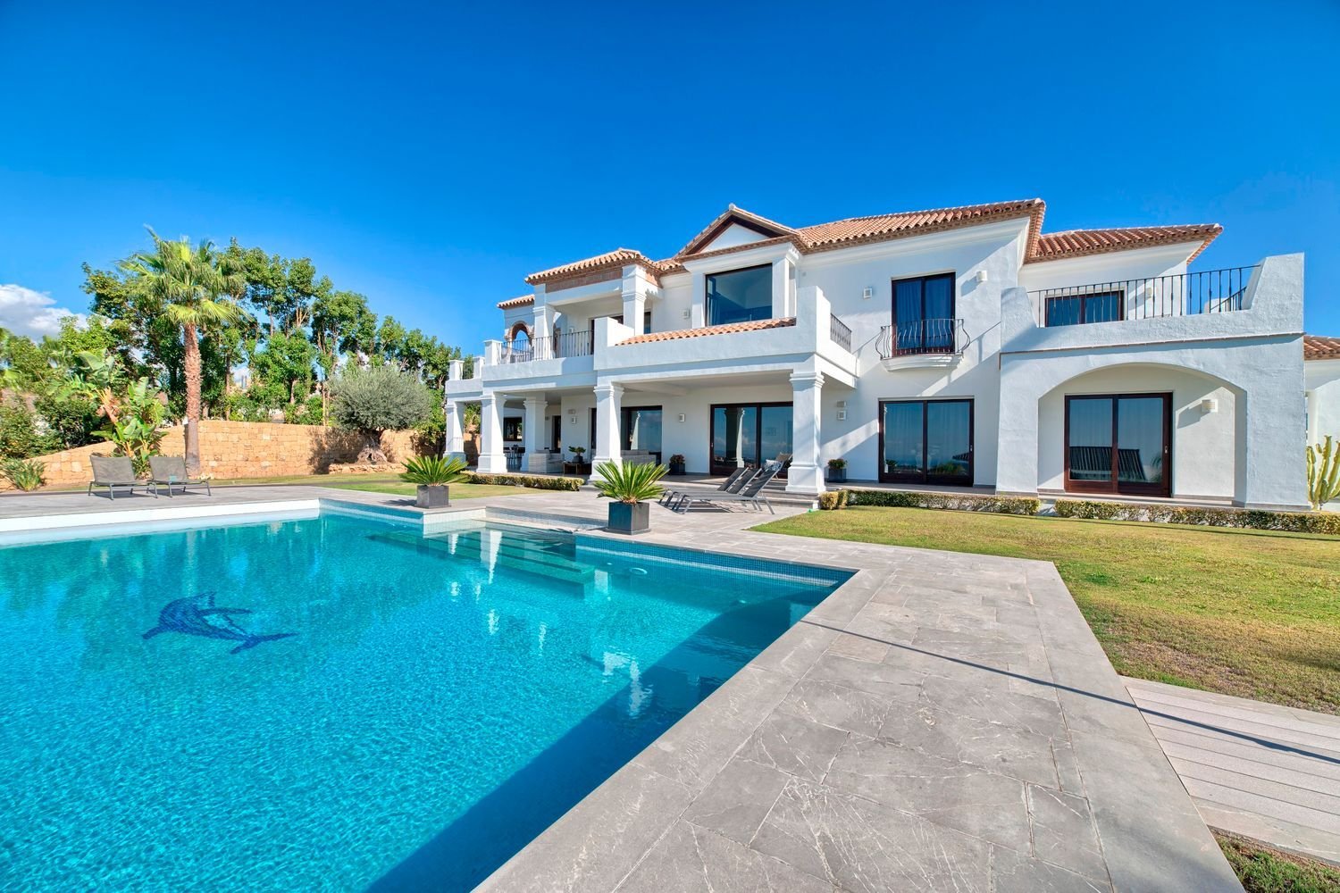 5 bedrooms Villa in Malaga, Spain No. 21075
