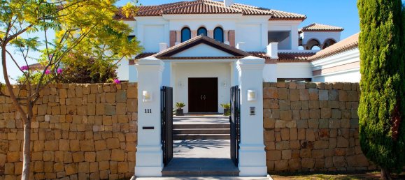 5 bedrooms Villa in Malaga, Spain No. 21075 33